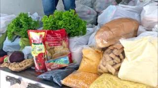 Foram confeccionadas mais de 400 cestas com alimentos provenientes da agricultura familiar