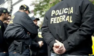 Cerca de 20 policiais federais cumprem mandados de busca e apreensão em diversas regiões da cidade