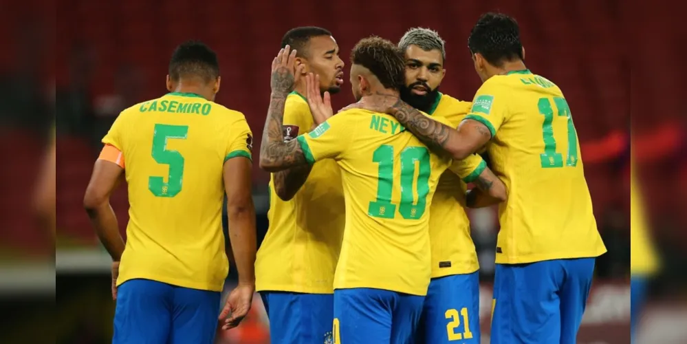 Seleção canarinho derrubou a forte marcação do Equador e venceu por 2 a 0 no Beira-Rio