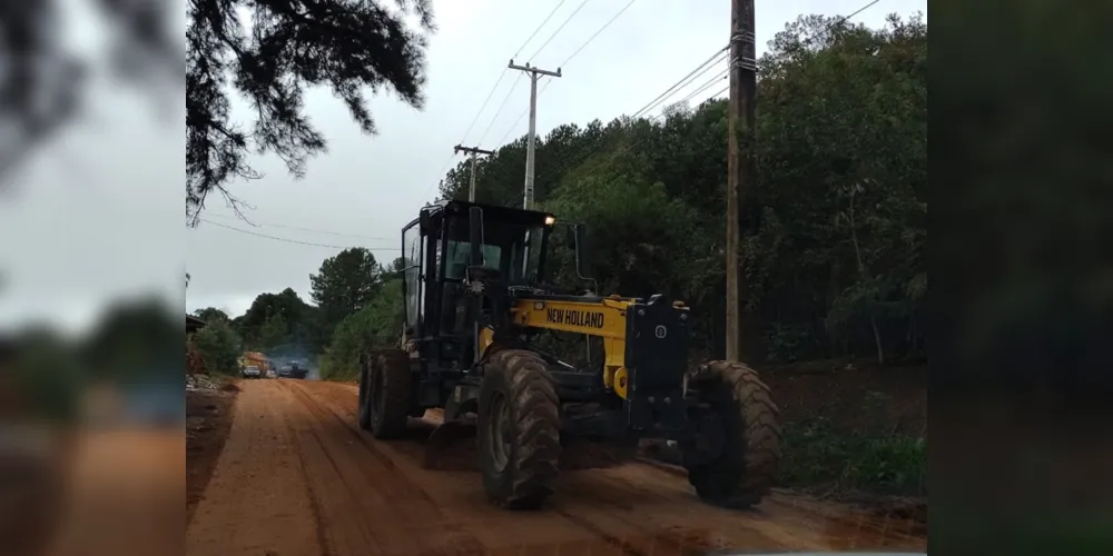 Estrada rural recebeu manutenção nesta quarta-feira (23)