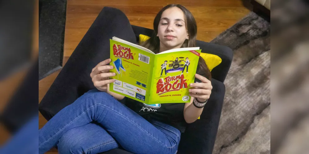 A jovem leitora Larissa Strack curtindo 'A Turma do Rock' 