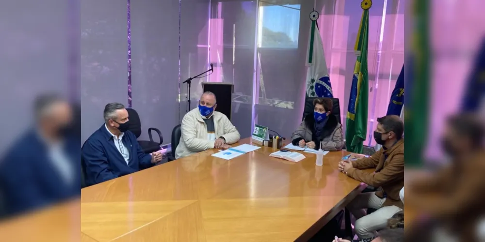 Conversa aconteceu na Prefeitura Municipal de Ponta Grossa.