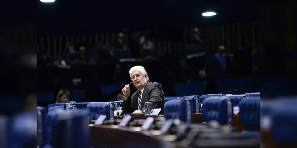 Ex-senador do Paraná, Roberto Requião.