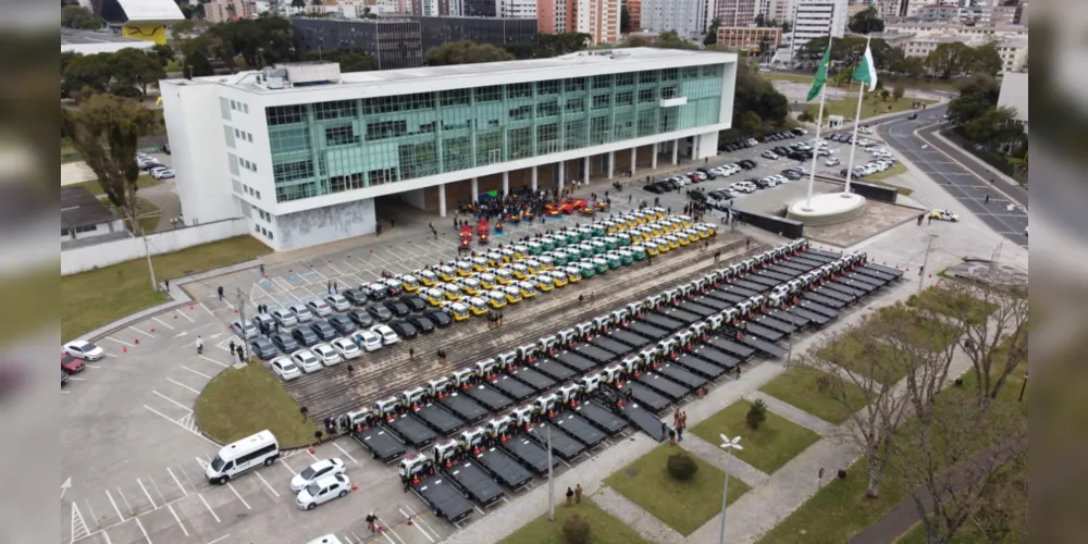 Apresentação dos veículos aconteceu no pátio do Palácio Iguaçu.