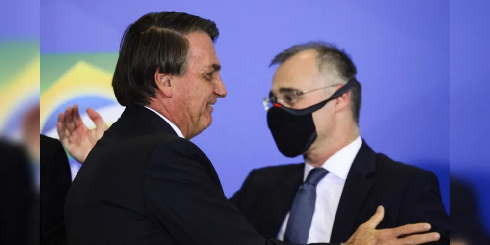 Imagem ilustrativa da imagem Bolsonaro indica André Mendonça ao STF