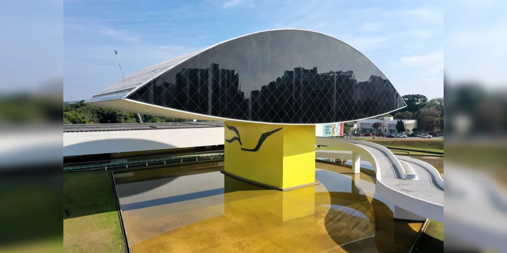 O Museu Oscar Niemeyer está aberto ao público, seguindo protocolo sanitário.