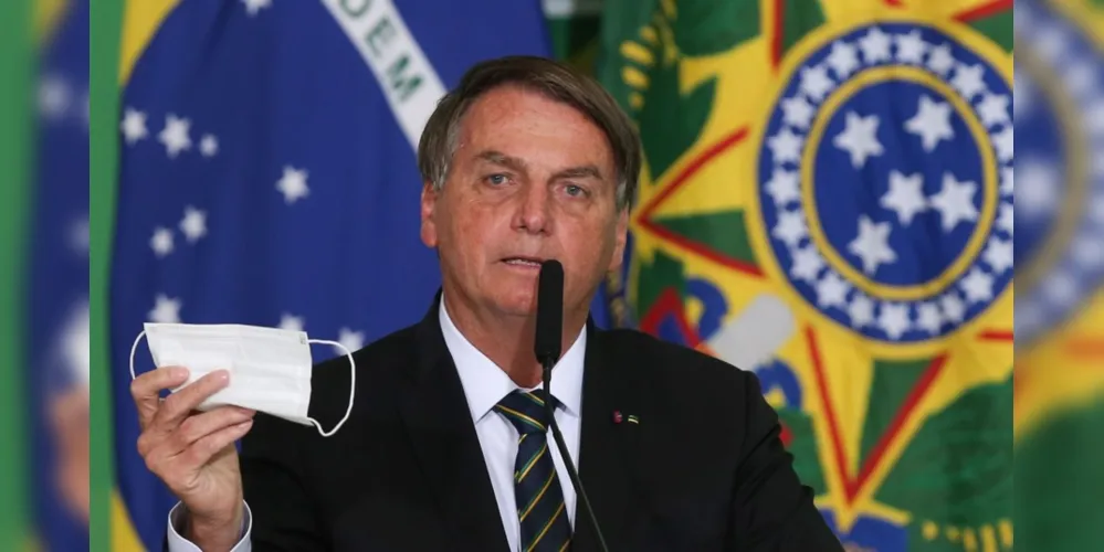 'Nosso ministro da Saúde vai ultimar um parecer visando a desobrigar o uso de máscara por parte daqueles que estejam vacinados ou que já foram contaminados', disse o presidente do Brasil