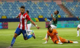 O destaque da noite de jogos ficou para o atacante paraguaio Angel Romero, que marcou dois gols e garantiu a vitória para sua seleção