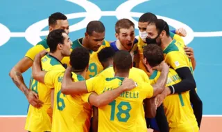 Triunfo em duelo eletrizante mantém invencibilidade do Brasil nas Olimpíadas