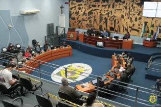 Discussões aconteceram no Plenário da Câmara Municipal de Ponta Grossa.