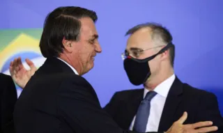 Imagem ilustrativa da imagem Bolsonaro indica André Mendonça ao STF