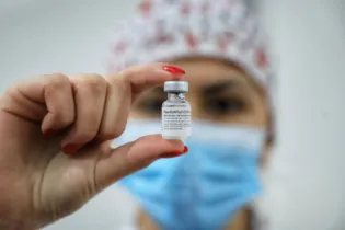 Cerca de 66,5% da população adulta recebeu ao menos uma dose do imunizante