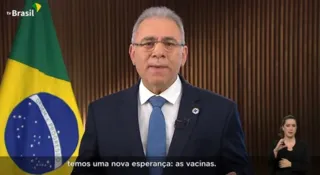 Ministro da Saúde atribuiu o avanço do plano ao presidente Jair Bolsonaro