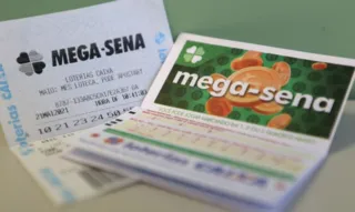 O valor de uma aposta simples (6 dezenas) na Mega-Sena é de R$ 4,50