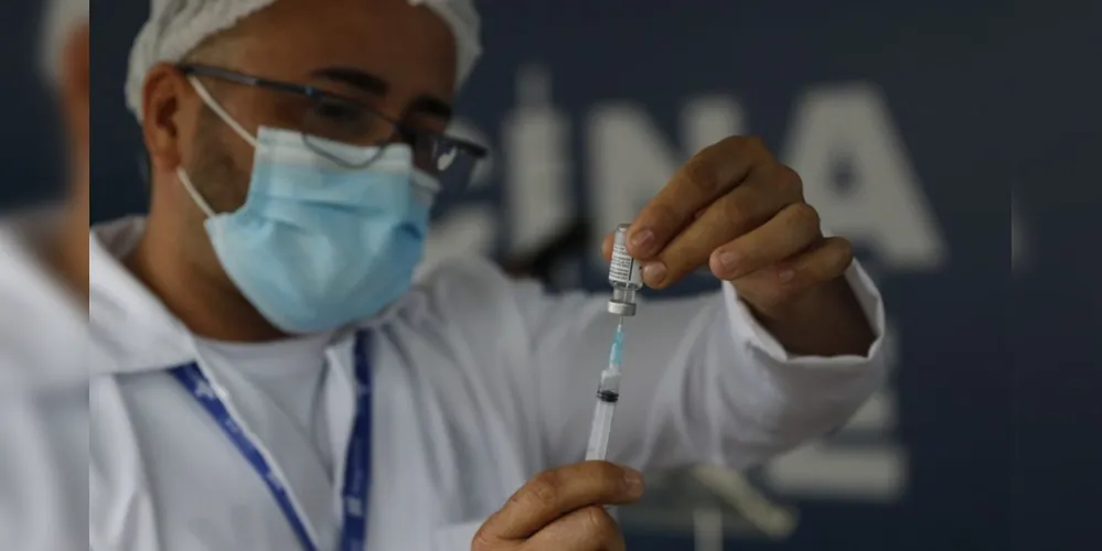Vacinação avança no Brasil e número de óbitos cai