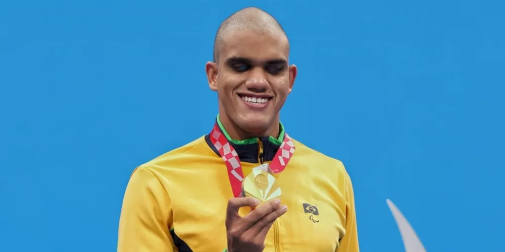 Wendell Belarmino Pereira, com a medalha de ouro
