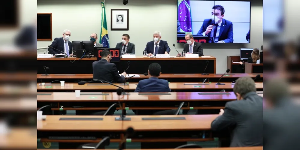Lideranças, dentre elas Aliel e Marcos Pontes, durante reunião na Comissão de Ciência.
