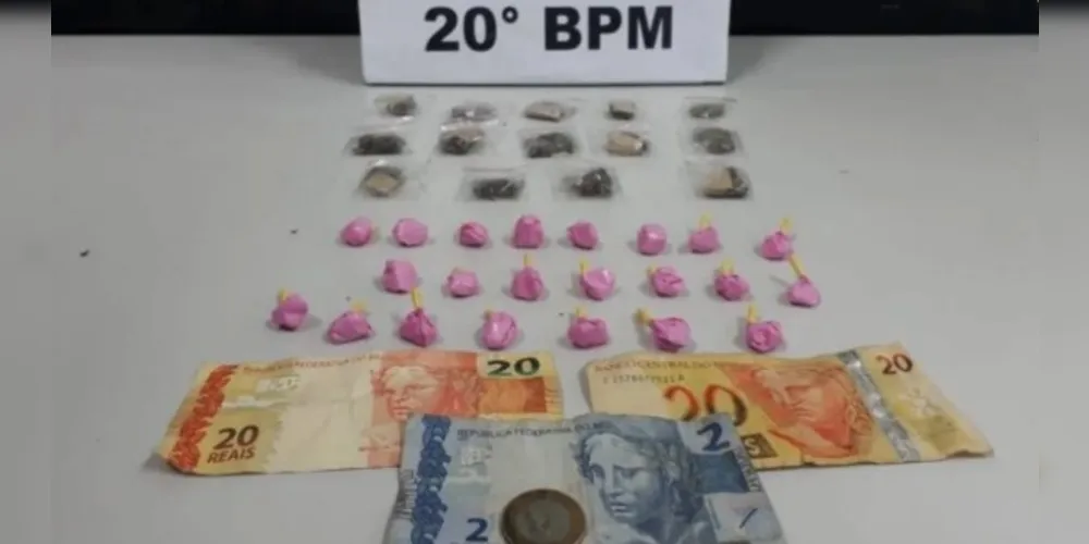 Polícia Militar encontrou buchas de cocaína e maconha em um poste de iluminação nesta quarta-feira (18)