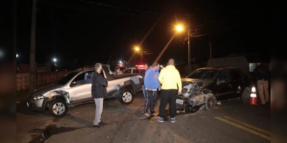 Acidente acontece entre as ruas Alameda Nabuco de Araújo com a rua comandante Paulo Pinheiro Schmidt, na região de Uvaranas