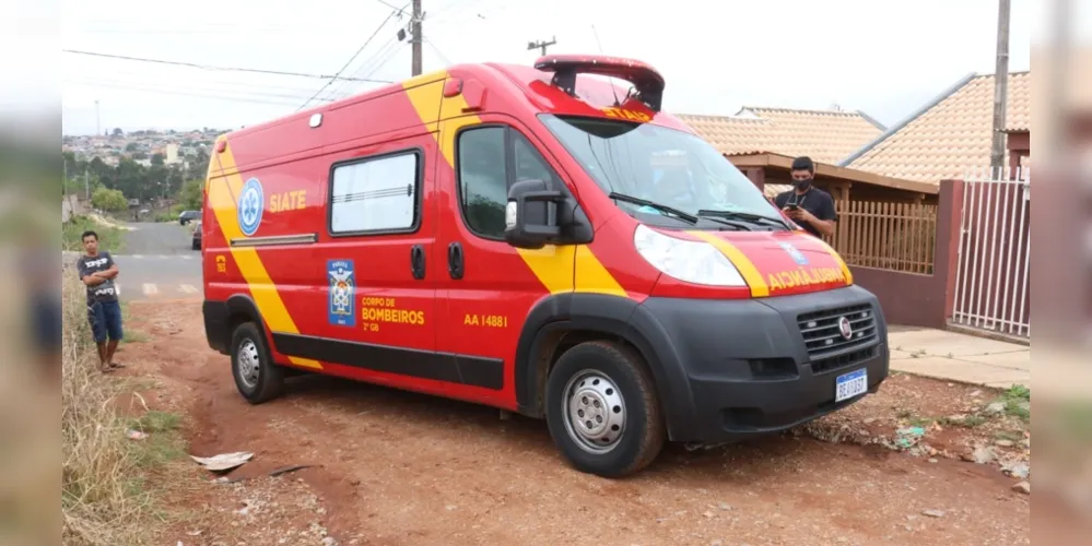 Corpo de Bombeiros foi acionado para atender ao acidente que aconteceu na tarde desta quarta-feira (15) de feriado em Ponta Grossa