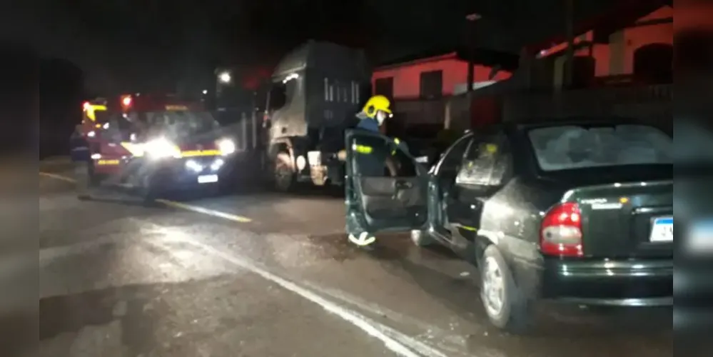 Motorista apresentava sinais de embriaguez, resistiu ao atendimento do Siate e tentou sair do local com o carro batido.