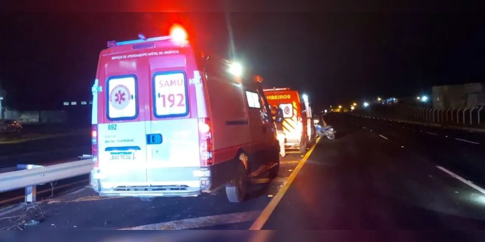 A colisão aconteceu por volta das 21h da noite de ontem na Avenida Souza Naves