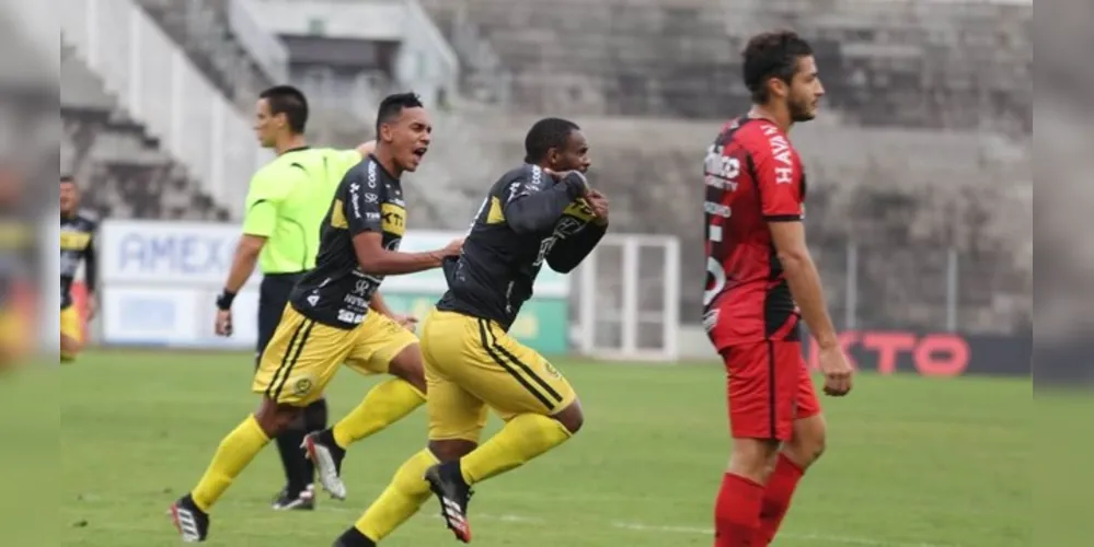 De forma inédita, o FC Cascavel bateu o Athletico PR na tarde desta quarta-feira (08) no Estádio Olímpico Regional Arnaldo Busatto, em Cascavel, e classificou para a final do Campeonato Paranaense de 2021.
