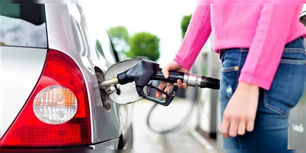 Postos poderão demitir frentistas para conter alta da gasolina.
