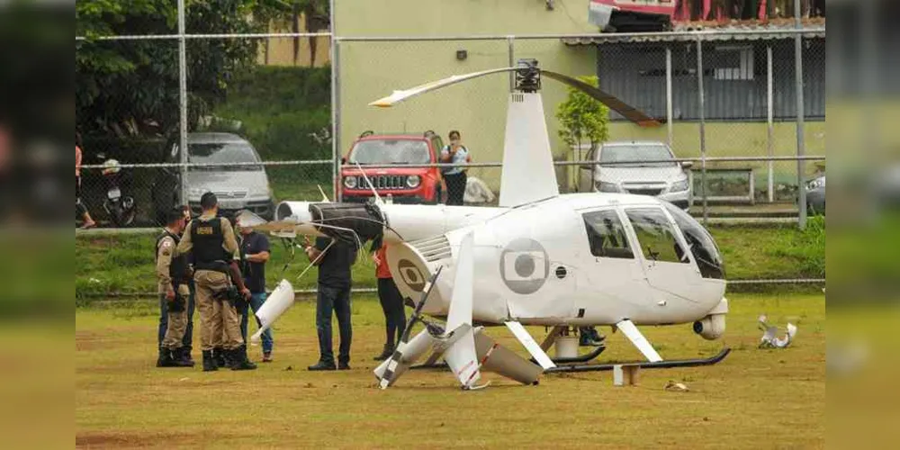 Aeronave desceu em um campo de futebol no Bairro Teixeira Dias, Região do Barreiro. Segundo os bombeiros, suspeita é de pane mecânica.