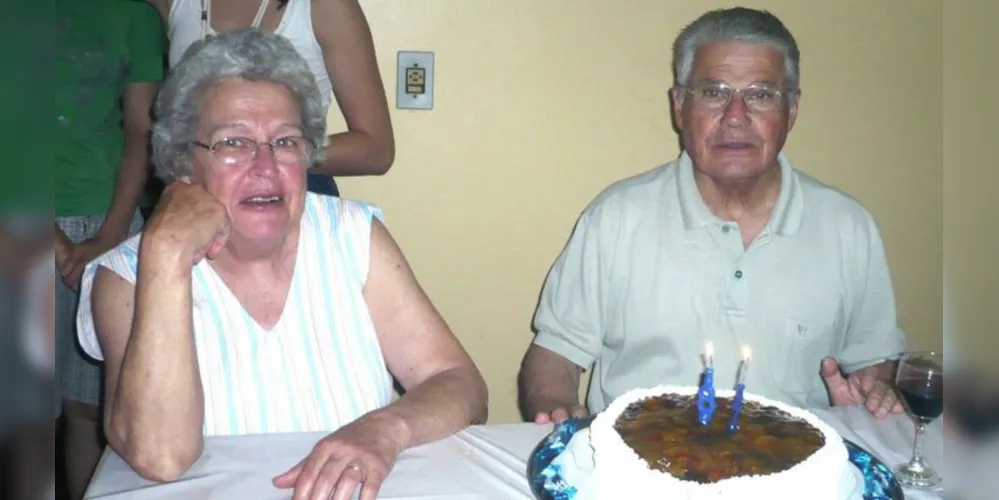 Beatriz ao lado do marido, Delmar: desaparecimento da idosa em outubro de 2012 é um mistério para a família