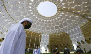 Nos Emirados Árabes Unidos acontece a 'Expo Dubai 2020', maior feira de investimentos do mundo.