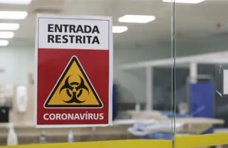 Os dados acumulados do monitoramento da Secretaria estadual da Saúde mostram que o Paraná soma 1.553.471 casos confirmados e 40.366 mortos pela doença