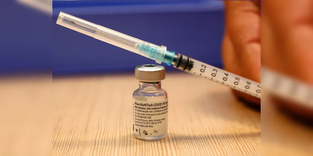 Serão 6.900 doses disponíveis para aplicação antecipada de Pfizer em três pontos de vacinação diferentes, das 9h às 21h.
