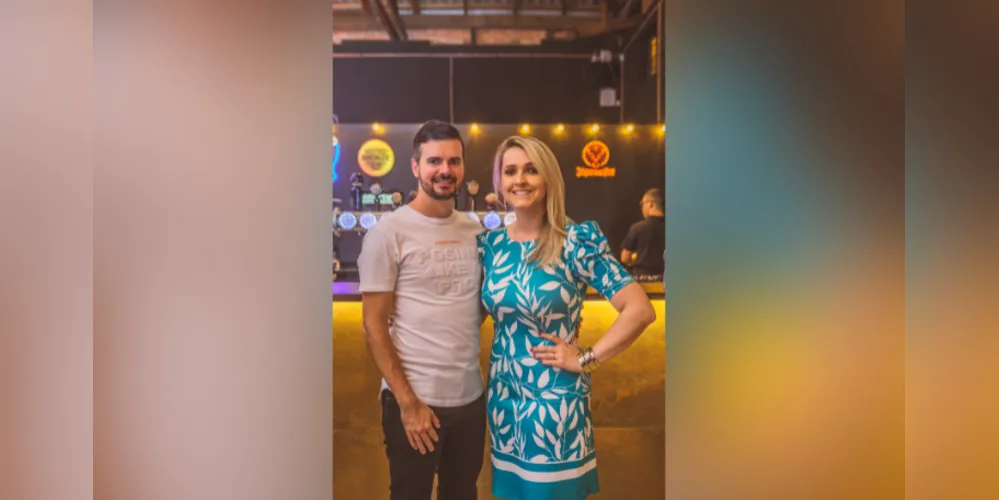 REGISTRO – No registro especial, Cynthia Sá Spósito e Vinicius Spósito estiveram prestigiando na última semana a inauguração do bar da fábrica da Steudel Cervejas Especiais. 