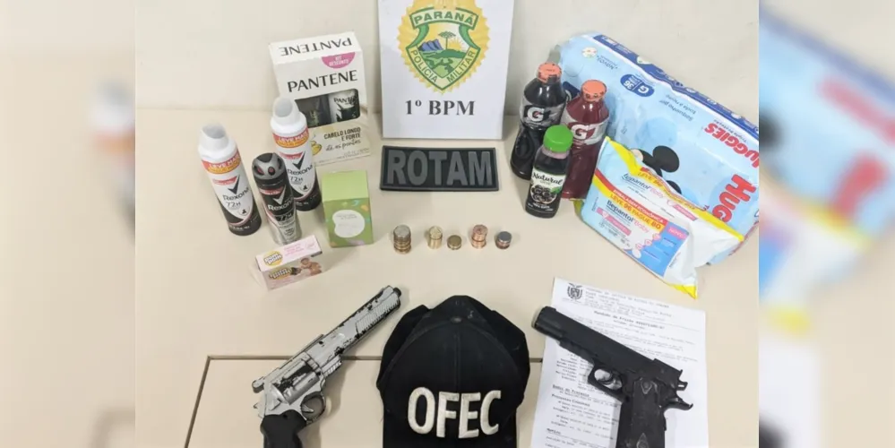 Objetos e armas utilizadas durante o assalto em Ponta Grossa.