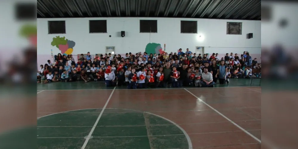 Eventos de premiação, como o realizado em 2019 em uma escola de Castro, são marcos do projeto