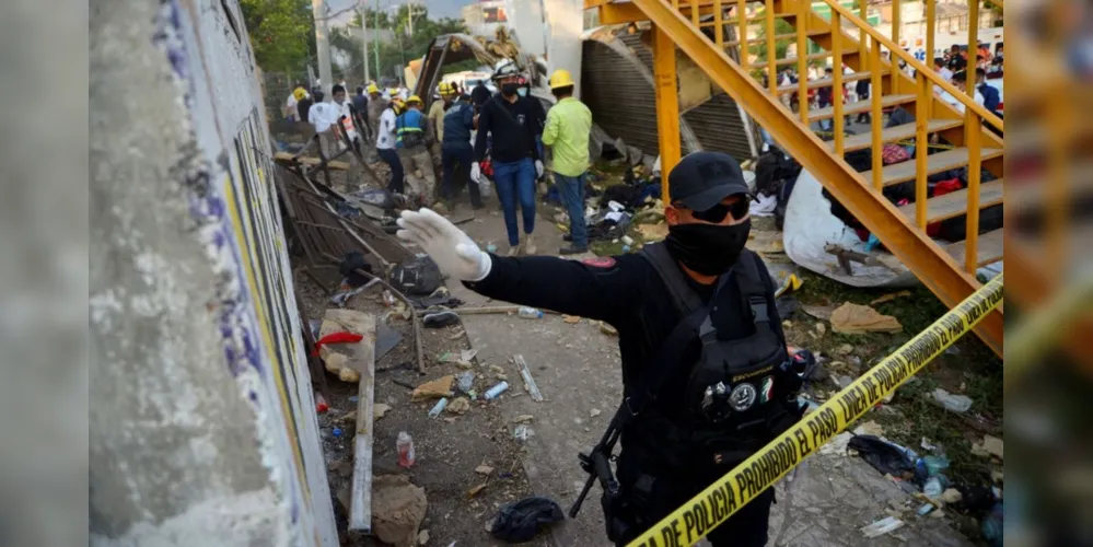 Pelo menos 53 migrantes morreram e 59 ficaram feridos em acidente com um caminhão de mercadorias no sul do México, nessa quinta-feira (9).