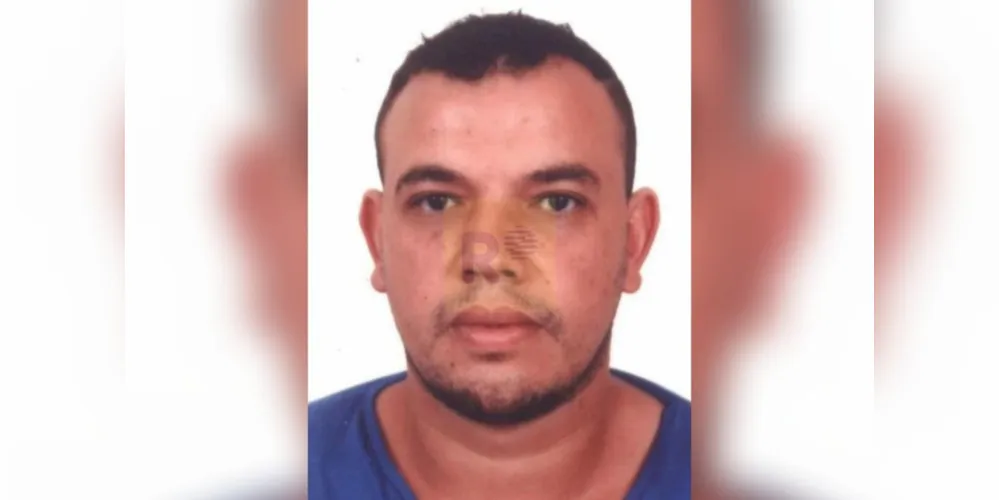 Luiz Fernando Marins Carvalho, de 32 anos, foi morto com golpes de faca e disparos de arma de fogo.