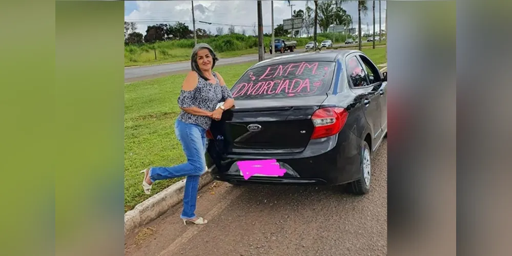 Tânia Lacerda escreveu 'enfim divorciada' no vidro do carro e percorreu cerca de 8 km