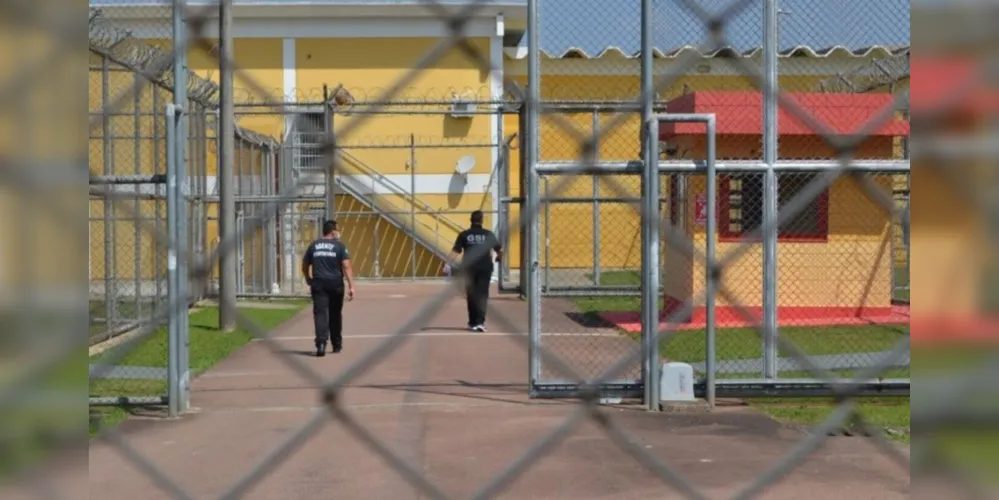 Em Ponta Grossa, dos 63 presos custodiados na unidade da Lapa, três não retornaram após a 'saída de fim de ano'.