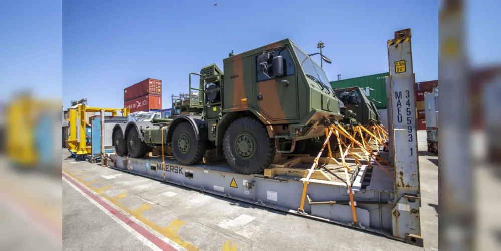 Os veículos militares foram desembarcados na TCP, no Porto de Paranaguá.