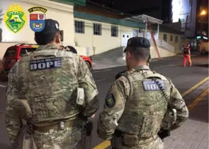 Equipe de Negociação do Batalhão de Operações Especiais da Polícia Militar (BOPE) foi acionada e assumiu a condução das negociações.