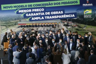 Lideranças do Paraná durante o anúncio do novo pedágio paranaense.