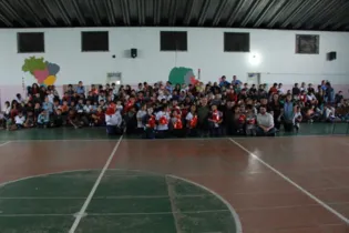 Eventos de premiação, como o realizado em 2019 em uma escola de Castro, são marcos do projeto