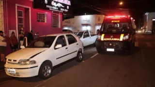 A condutora do Fiat Pálio seguia pela rua Visconde de Nácar sentido centro-bairro quando acabou sofrendo um mal súbito