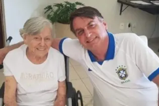 Olinda Bolsonaro, mãe do presidente Jair Bolsonaro, morreu na madrugada desta sexta-feira (21), aos 94 anos.