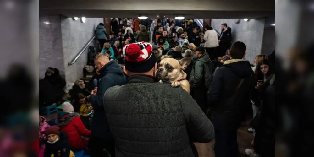 Kiev suspense corredor humanitário hoje.