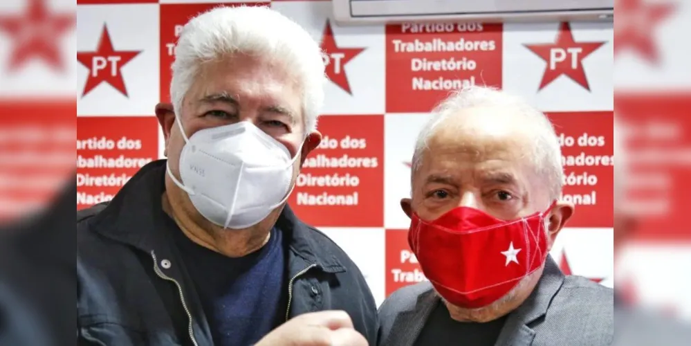 À esquerda o ex-governador do Paraná, Roberto Requião, e à direita o ex-presidente Luiz Inácio Lula da Silva.