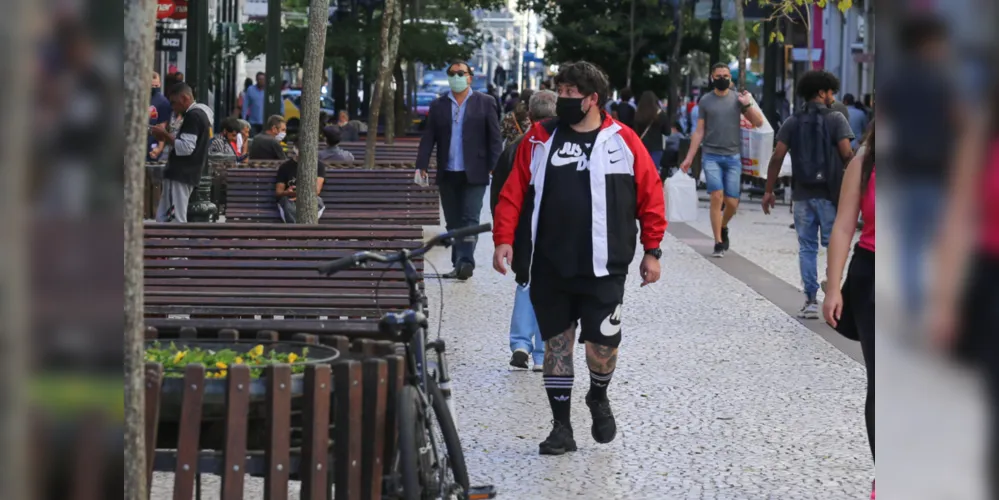 Estados ao redor do Brasil já tem liberado o uso de máscaras em locais abertos.