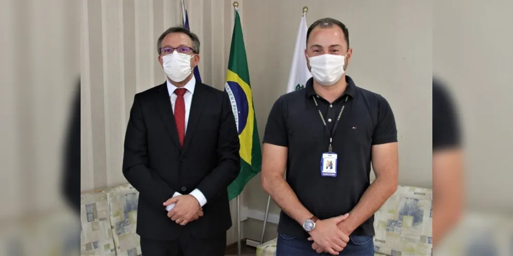 À esquerda o presidente da OAB/PG, Jorge Sebastião, e à direita o presidente da Câmara, Daniel Milla.